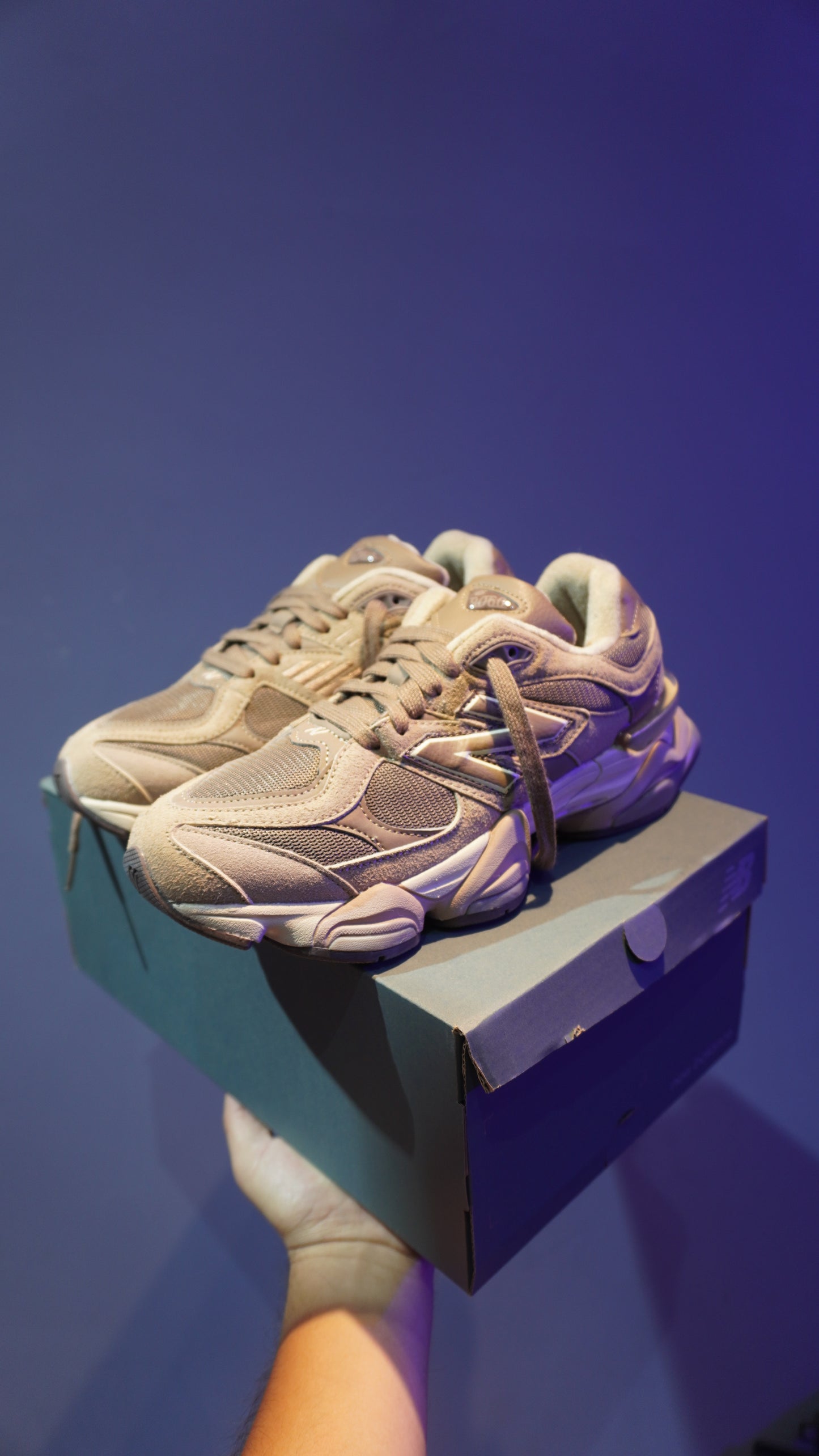 New Balance 9060 Café – Estilo retro, comodidad moderna