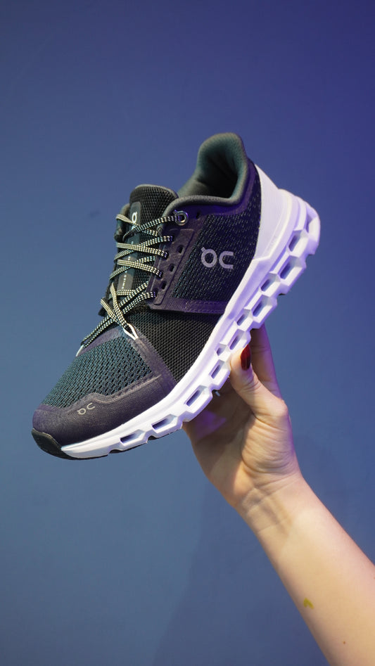 On Cloudstratus Mujer – Black/Gray, Doble Amortiguación y Máxima Estabilidad