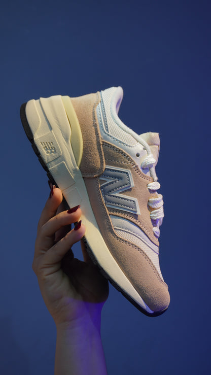 New Balance 997R – Clásico renovado con estilo urbano