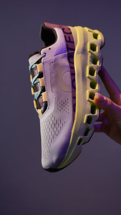 On Cloudmonster Mujer – Color Nimbus, Máxima Amortiguación y Rebote