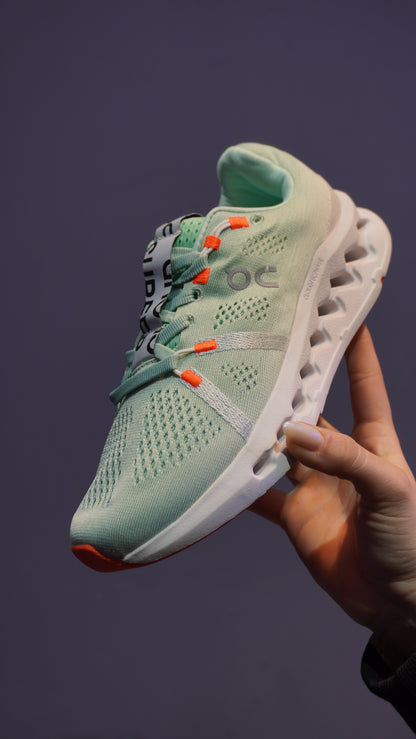 On running Cloudsurfer Mujer – Amortiguación Suave y Fluida con Tecnología CloudTec Phase