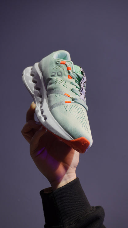 On running Cloudsurfer Mujer – Amortiguación Suave y Fluida con Tecnología CloudTec Phase